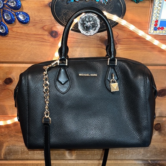 MICHAEL KORS BLACK GOLD SATCHEL HANDBAG/SHOULDER BAG VERY ROOMY NEW ADJ STRAP - Picture 4 of 15